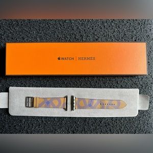 Hermes Apple Watch Band - Biscuit / Bleu Electrique Single Tour Leather - 45mm
